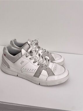 ON The Roger Clubhouse Sneakers Women White Gray Sand